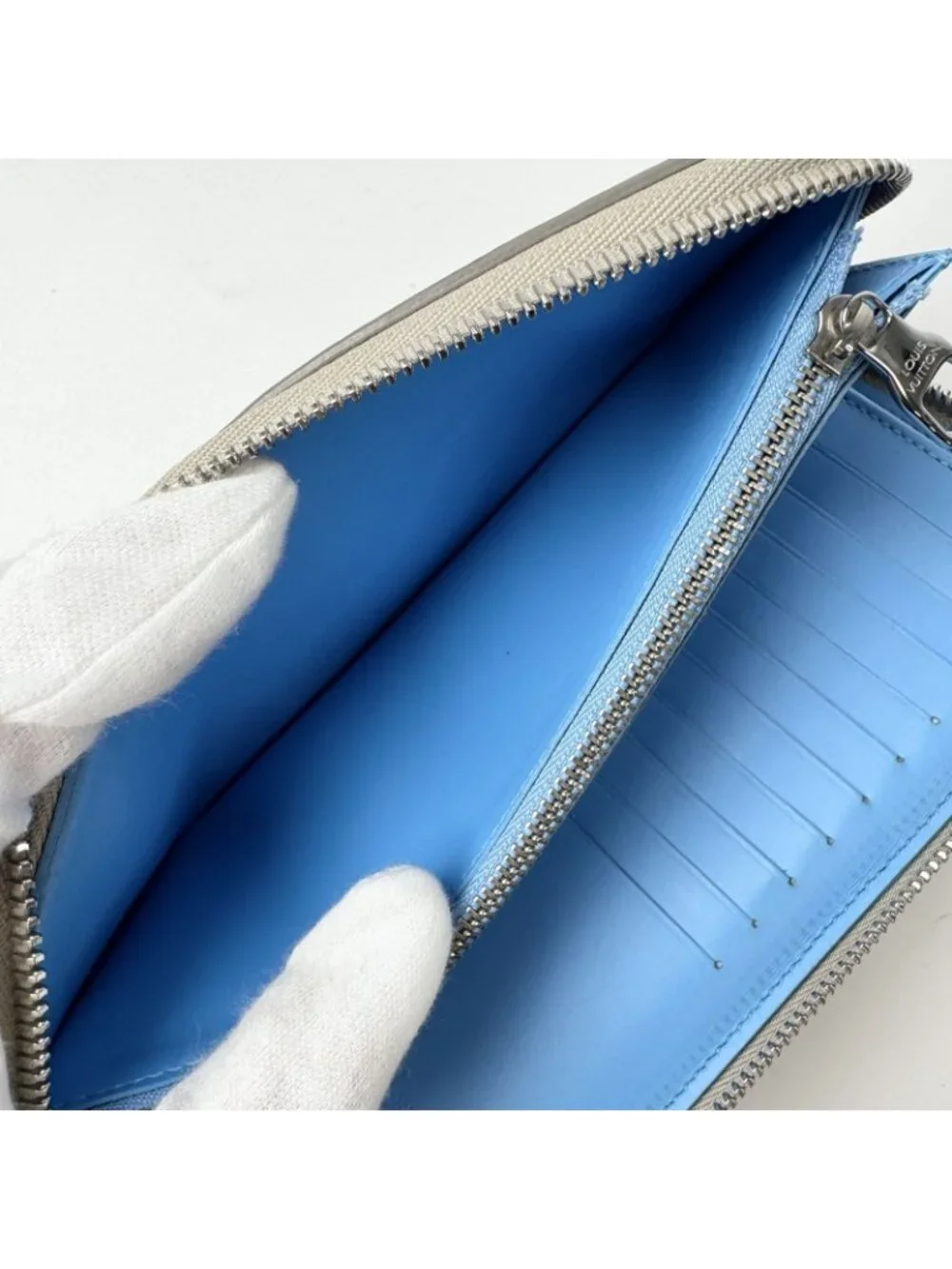 Louis Vuitton Zippy Wallet Climbing Vertical